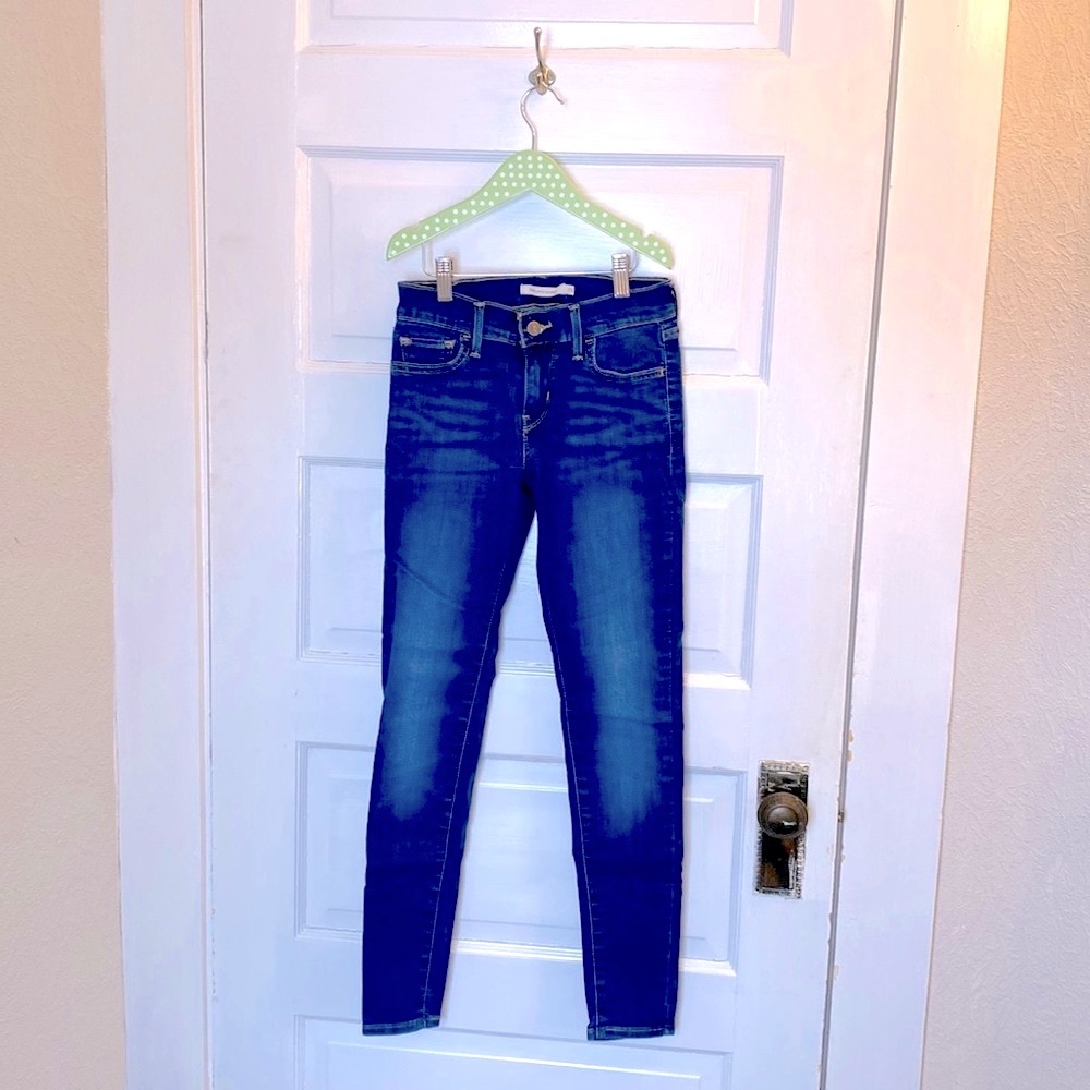 These jeans have only been worn a couple times and are in great condition!